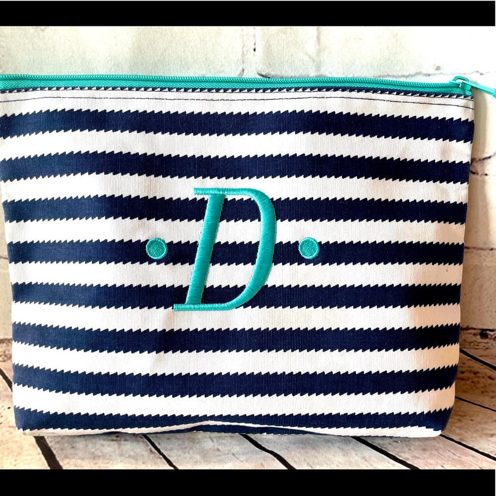 navy and white striped Thirty-One zipper pouch